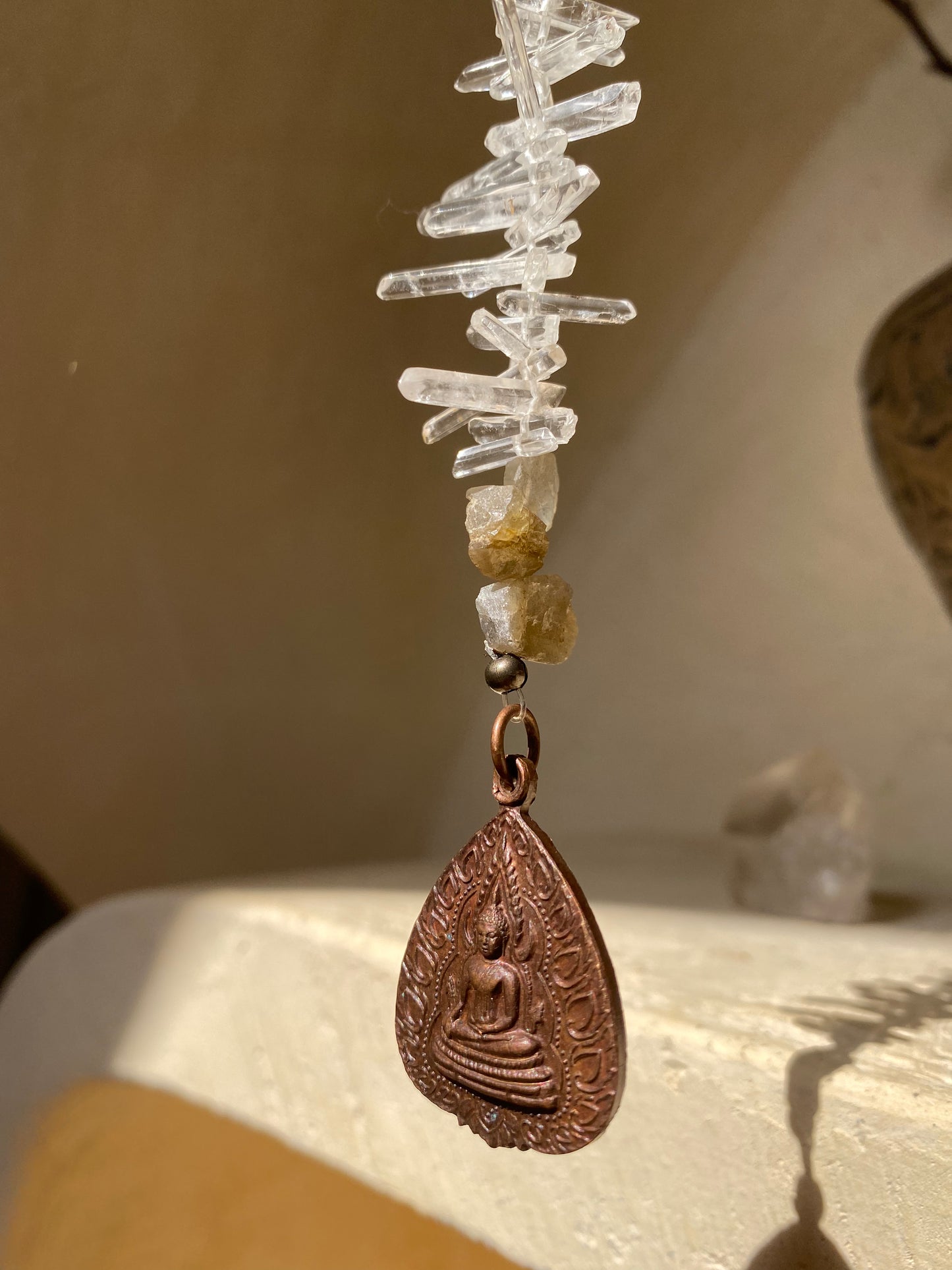 Labradorite brute, attrape-soleil de Bouddha en cristal