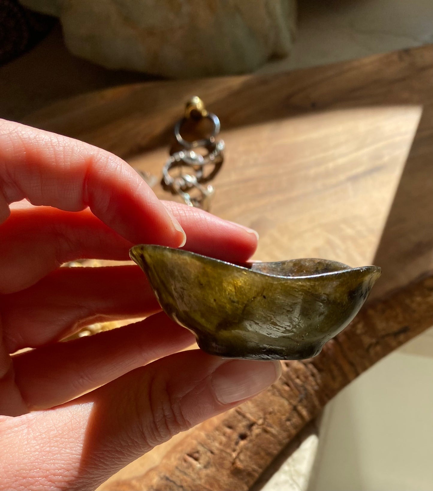 Bol en anneau sculpté à la main en labradorite