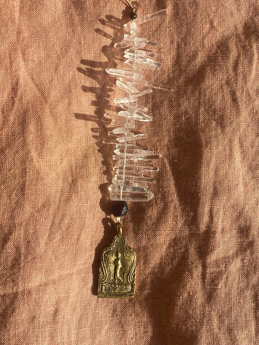 Grenat brut, cristal et attrape-soleil Bouddha