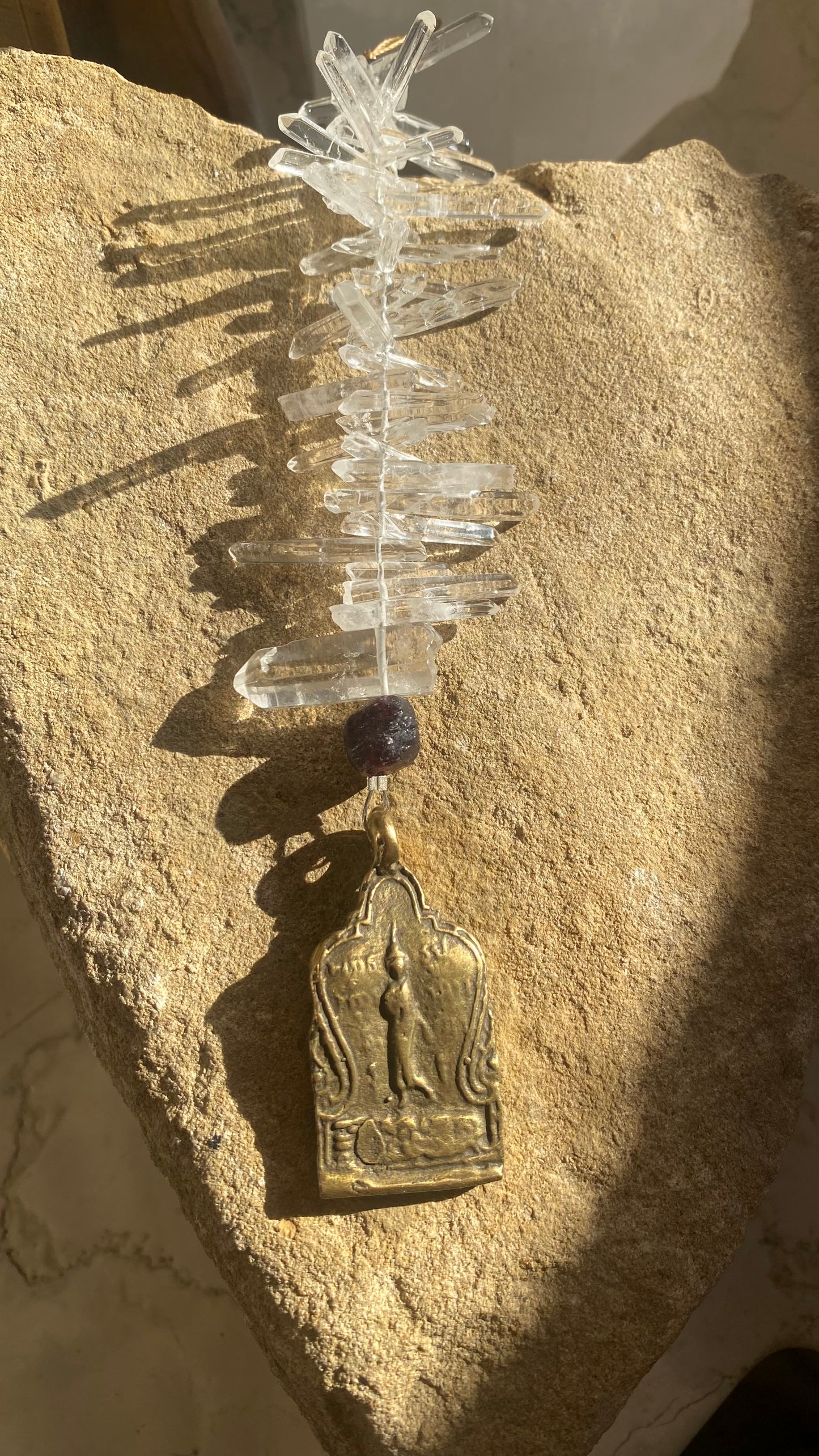 Attrape-soleil Bouddha grenat