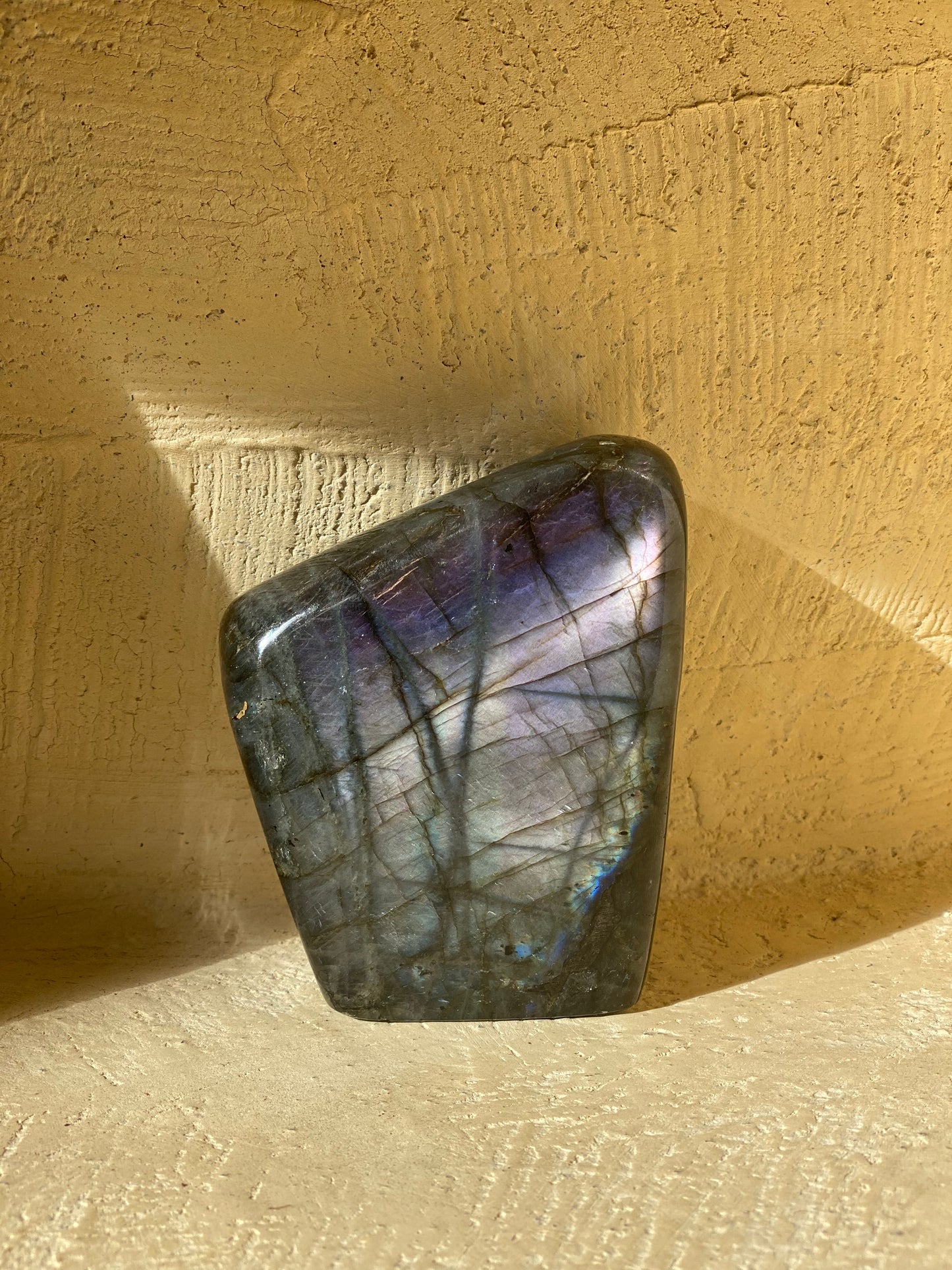 Labradorite violette polie