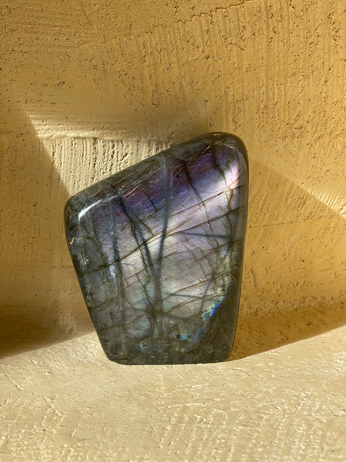 Labradorite violette polie