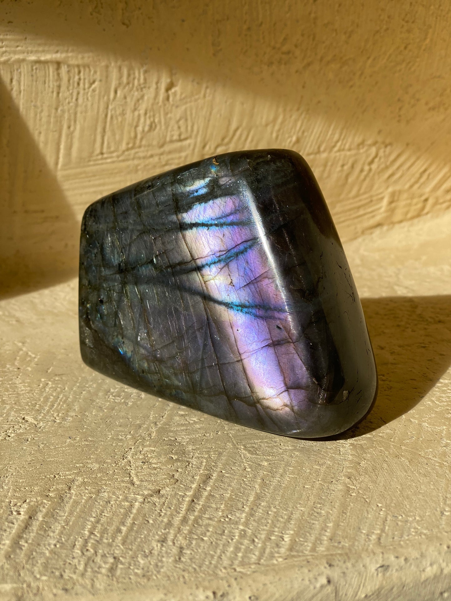 Labradorite violette polie